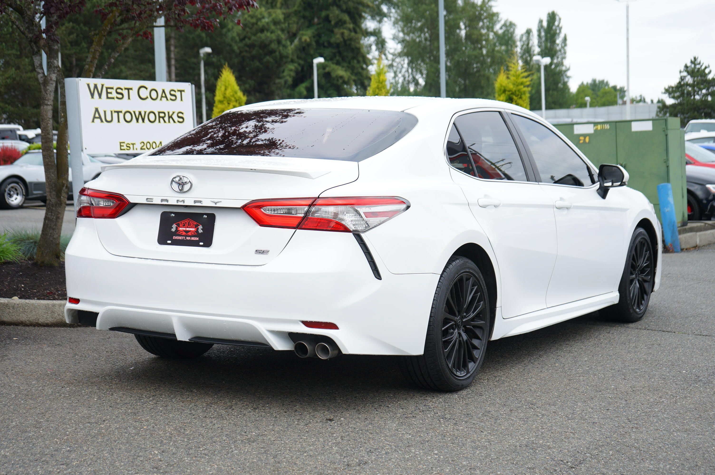 Used 2018 Toyota Camry SE w/ Convenience Package FWD image 5