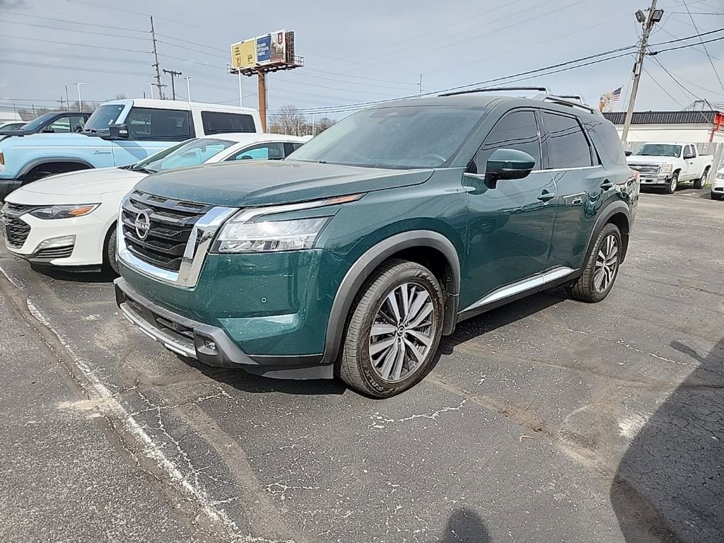 Used 2022 Nissan Pathfinder Platinum w/ Cargo Package image 3