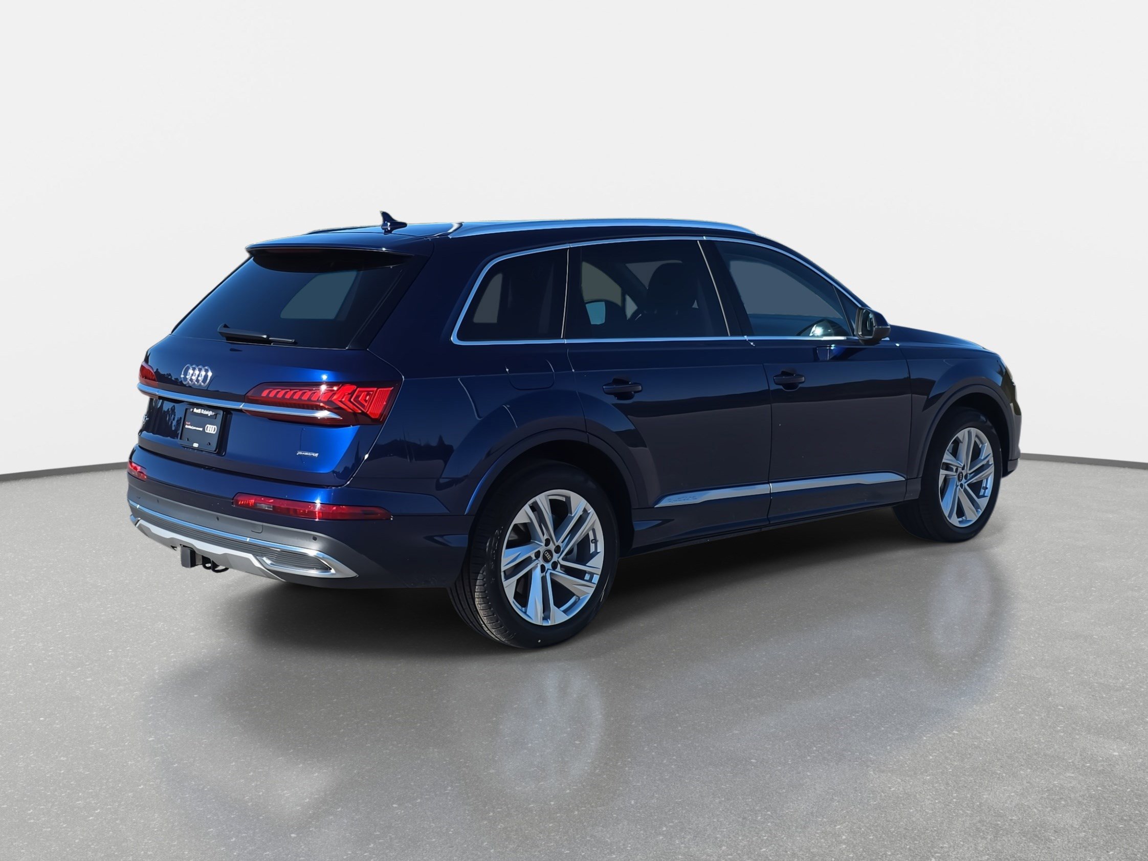 Used 2023 Audi Q7 2.0T Premium w/ Towing Package image 5