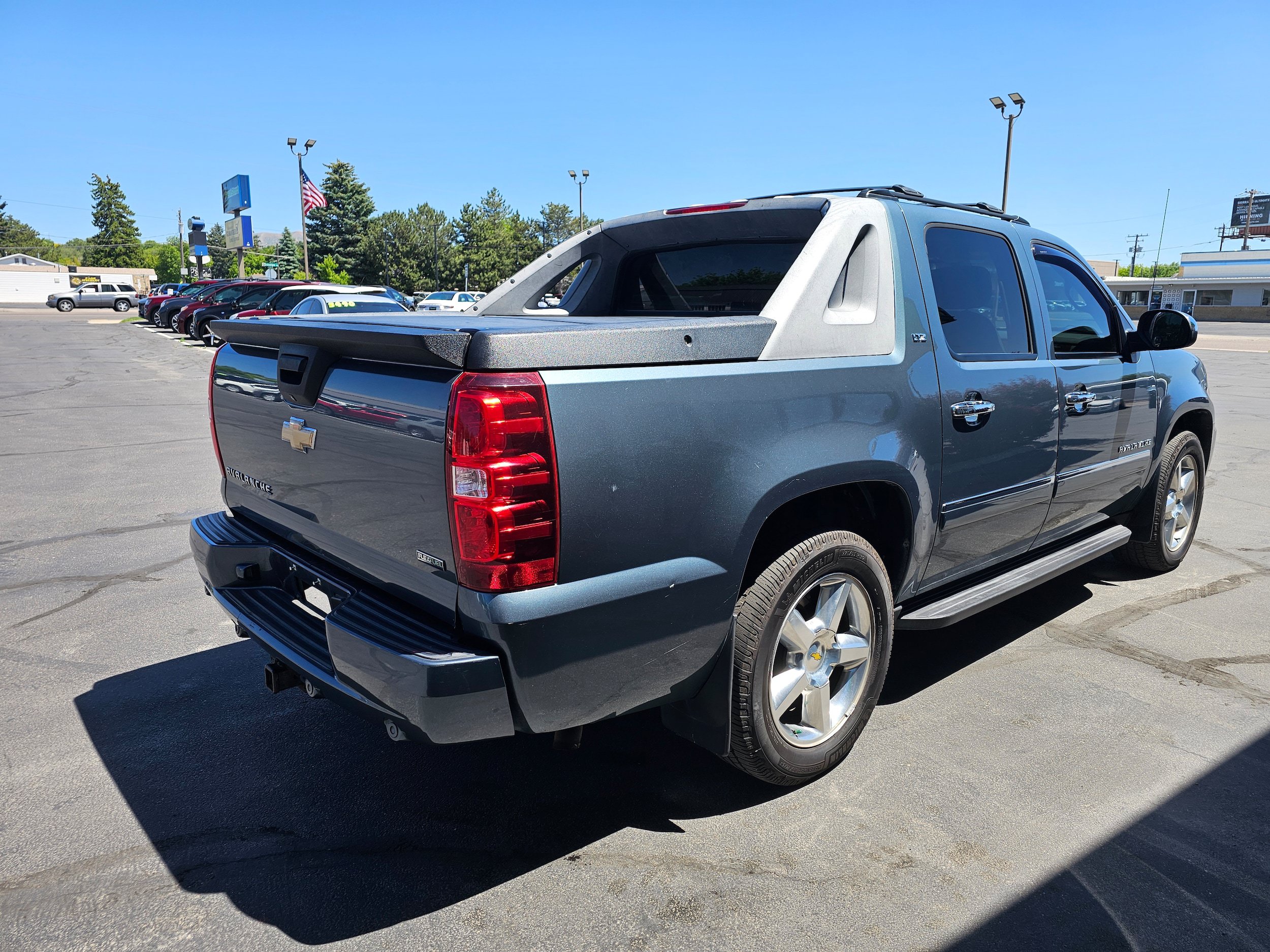 Used 2011 Chevrolet Avalanche LTZ AWD/4WD image 6