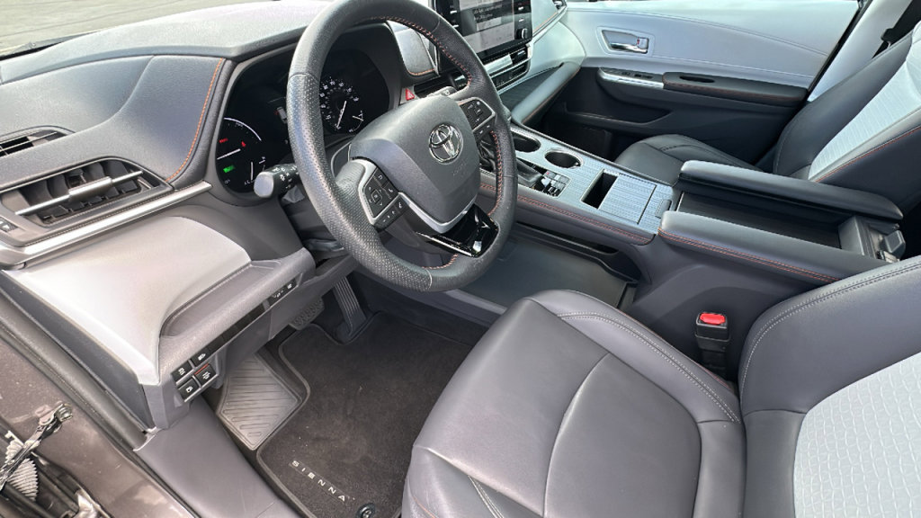 Used 2021 Toyota Sienna XSE image 10