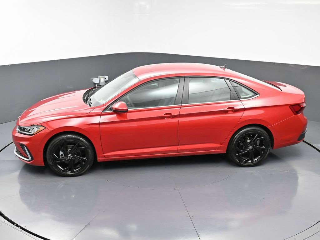 Used 2025 Volkswagen Jetta SE w/ Black Wheel Package image 47