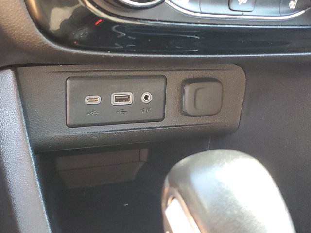 Certified 2021 Buick Encore GX Select FWD image 29