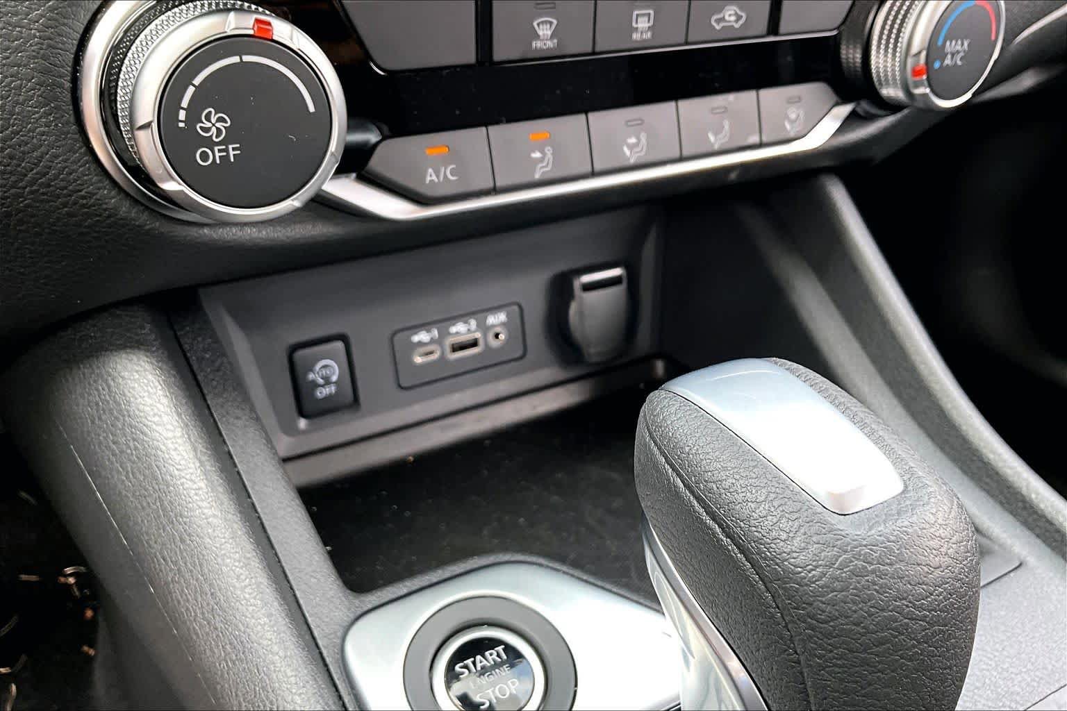 Used 2025 Nissan Sentra SV FWD image 31
