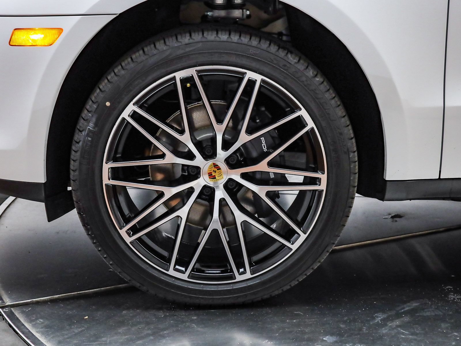 Certified 2026 Porsche Macan AWD/4WD image 10