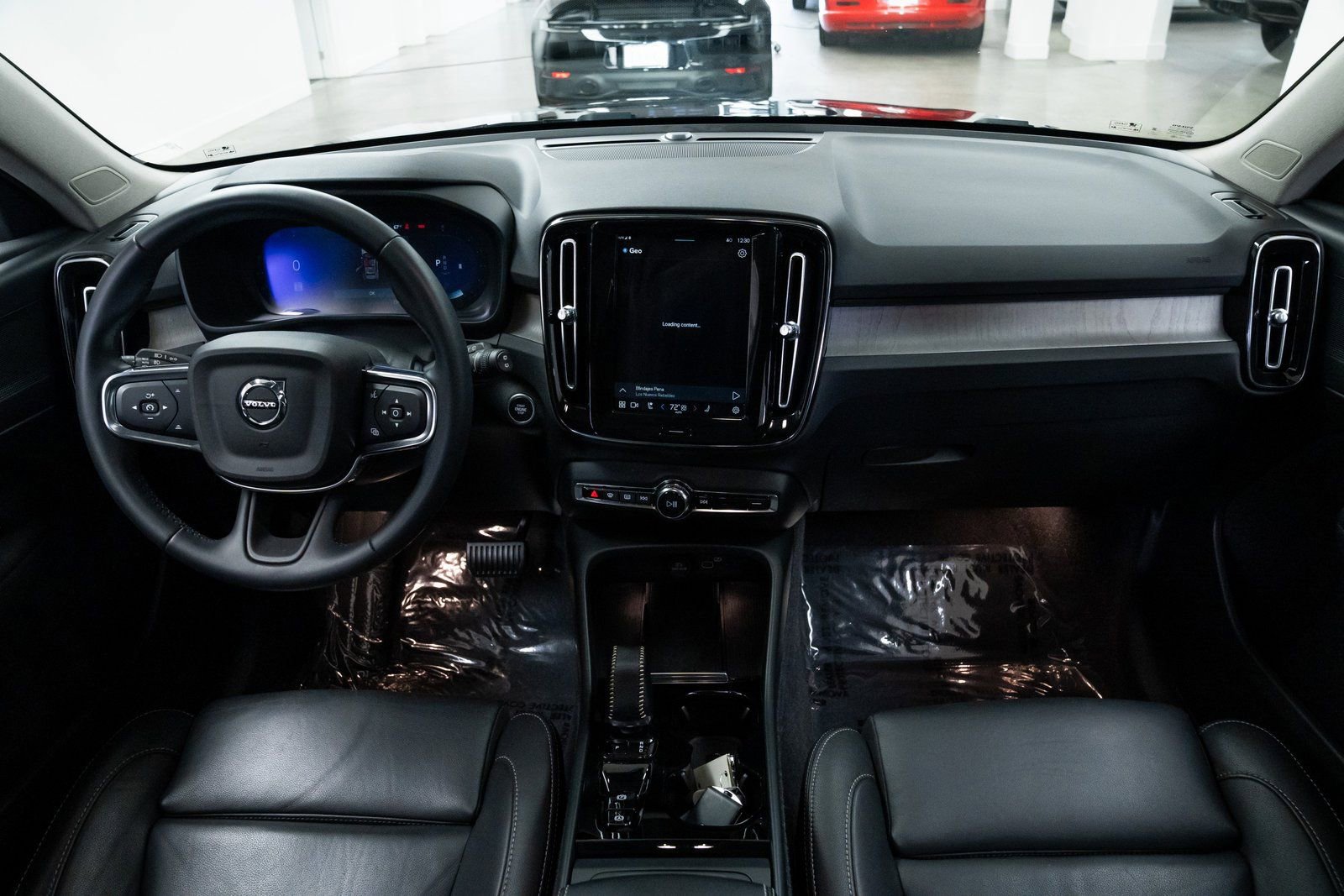 Used 2024 Volvo XC40 B5 Plus image 9