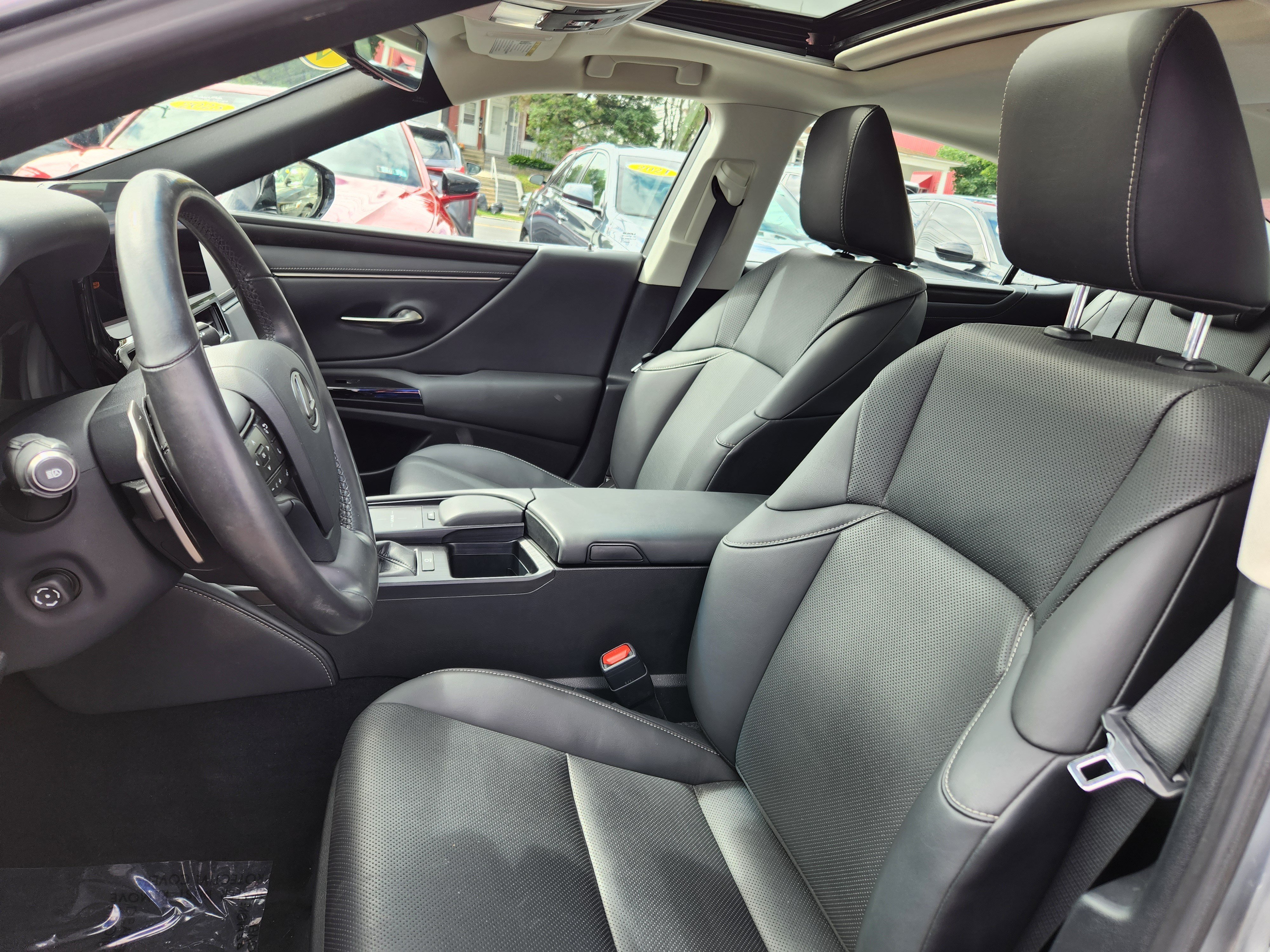 Used 2022 Lexus ES 350 w/ Premium Package FWD image 10