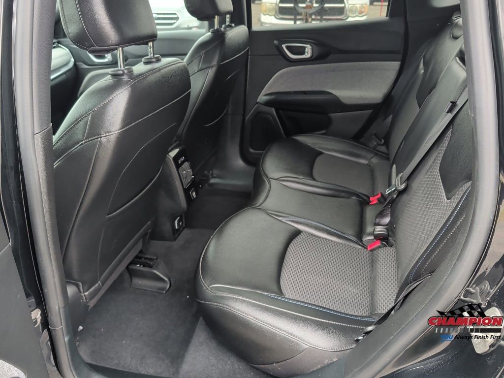 Used 2024 Jeep Compass Latitude image 15