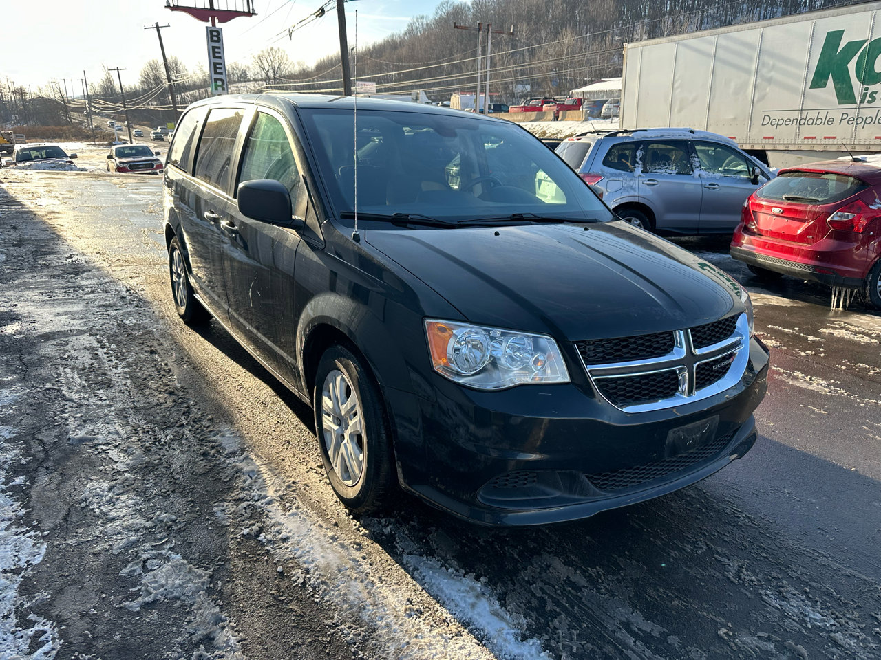 Used 2018 Dodge Grand Caravan SE w/ UConnect Hands-Free Group image 3