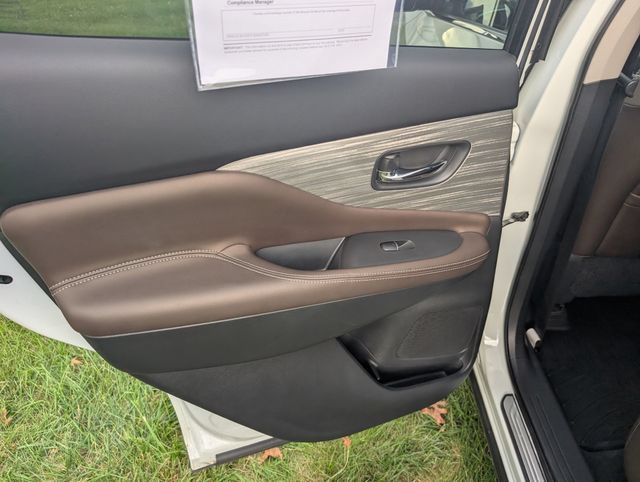 Used 2015 Nissan Murano SL w/ SL Technology Package AWD/4WD image 14