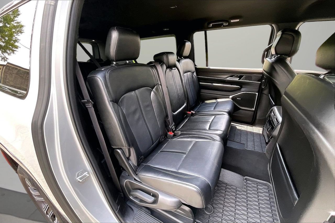 Certified 2024 Jeep Wagoneer L Series II w/ Flexible Seating Group AWD/4WD image 25
