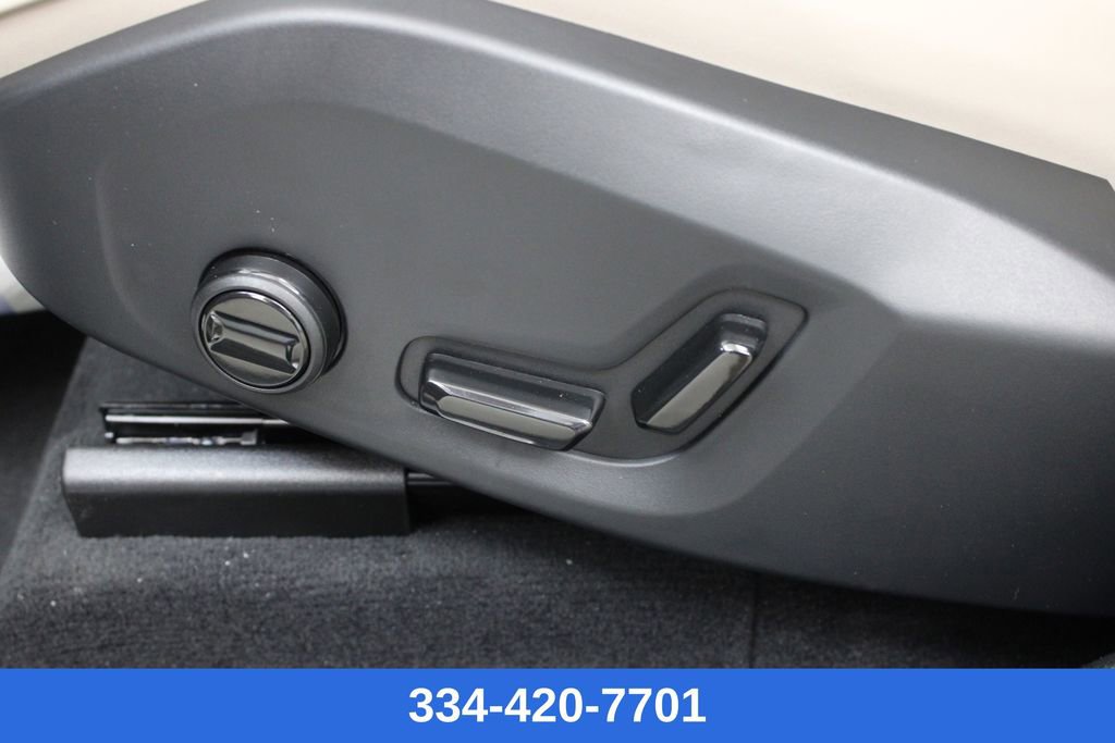 New 2026 Volvo XC60 B5 Plus w/ Protection Package Premier image 19