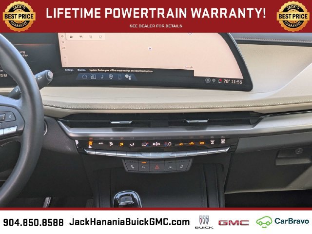 Used 2024 Cadillac XT4 Luxury w/ Cold Weather Package FWD image 18