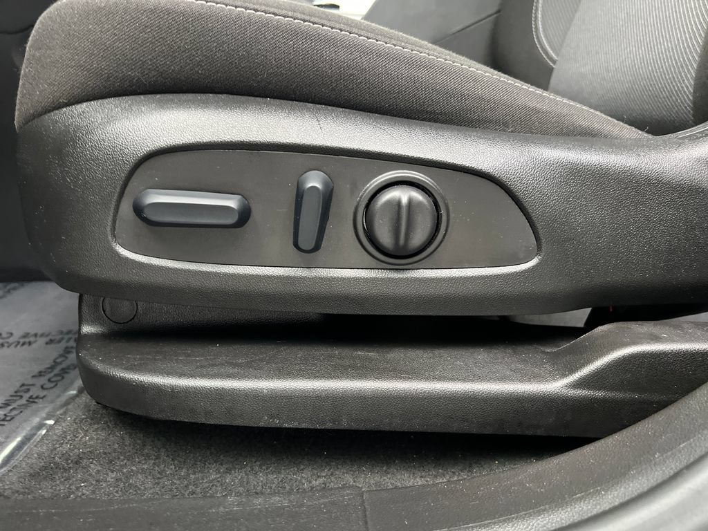 Used 2025 Chevrolet Blazer LT FWD image 13