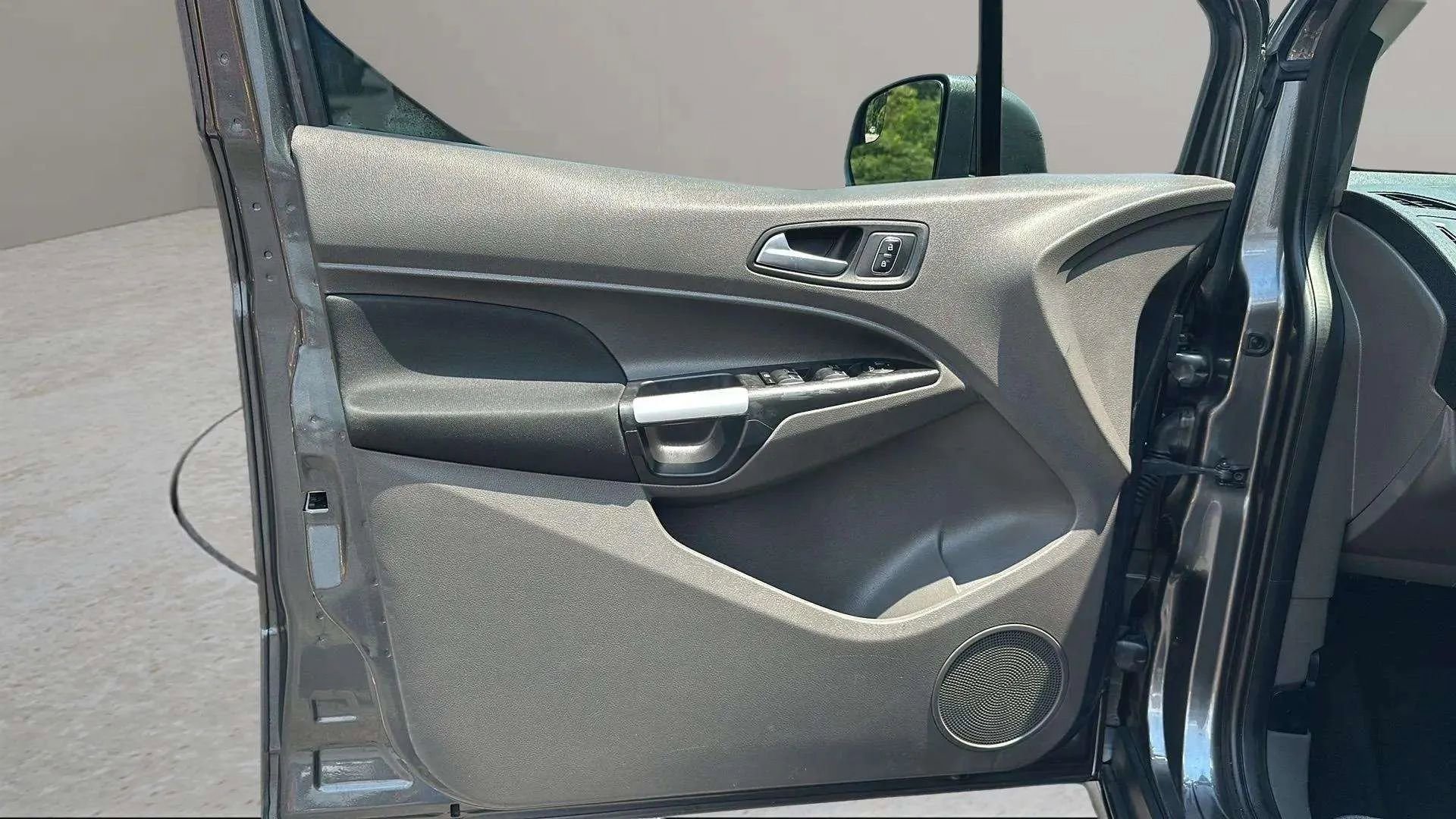 Used 2020 Ford Transit Connect XLT image 10