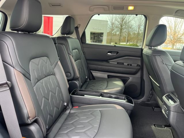 New 2026 Nissan Pathfinder Platinum image 12