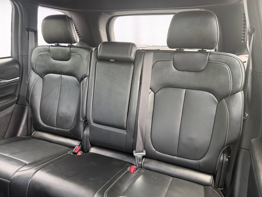 Used 2023 Jeep Grand Cherokee Overland AWD/4WD image 13
