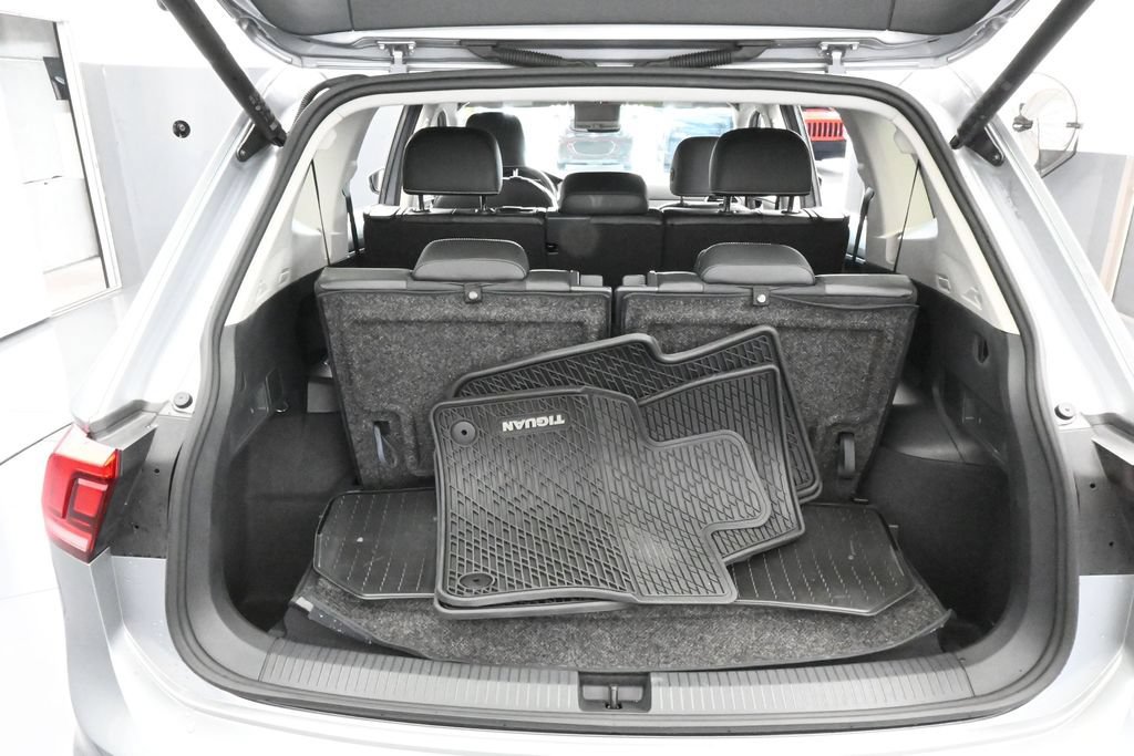 Used 2024 Volkswagen Tiguan SE FWD image 41