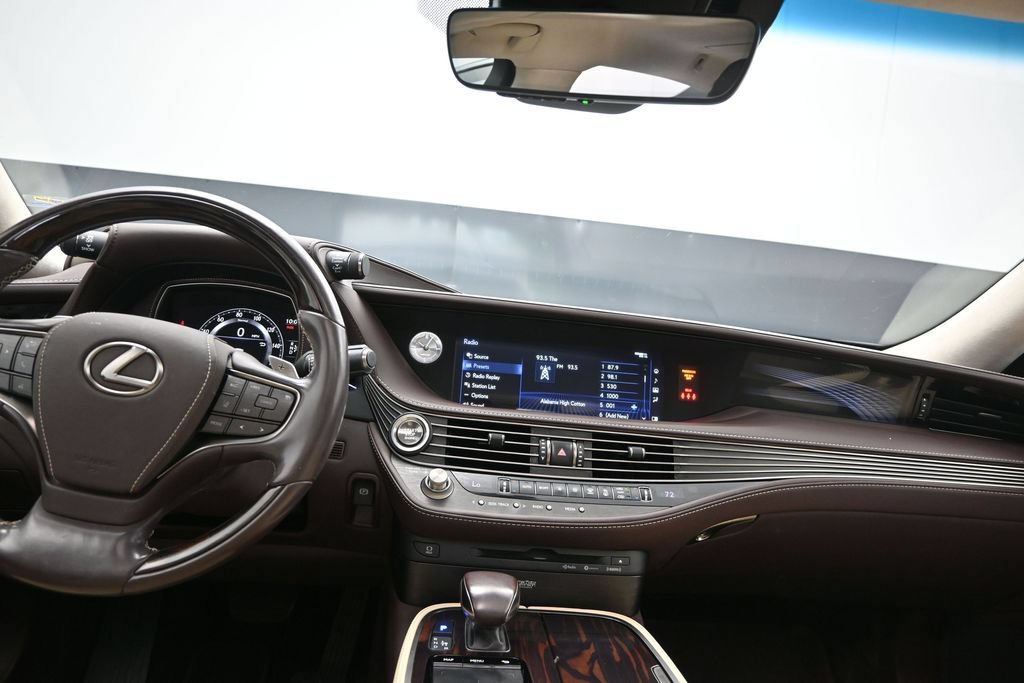 Used 2018 Lexus LS 500 w/ Interior Upgrade Package RWD image 19