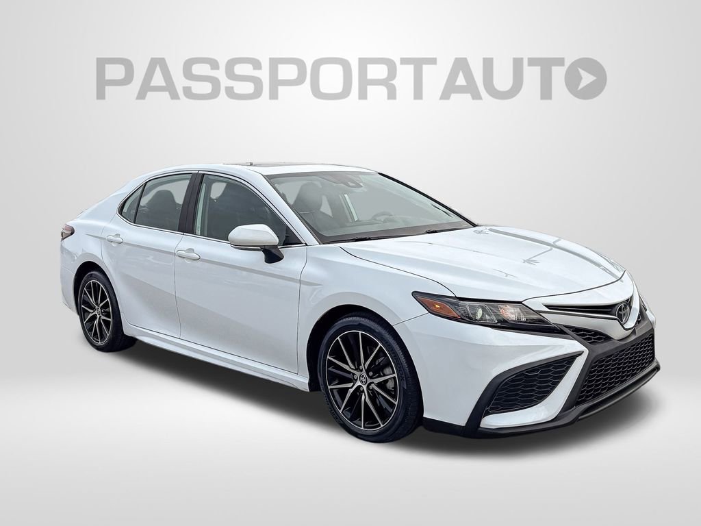 Used 2022 Toyota Camry SE image 11