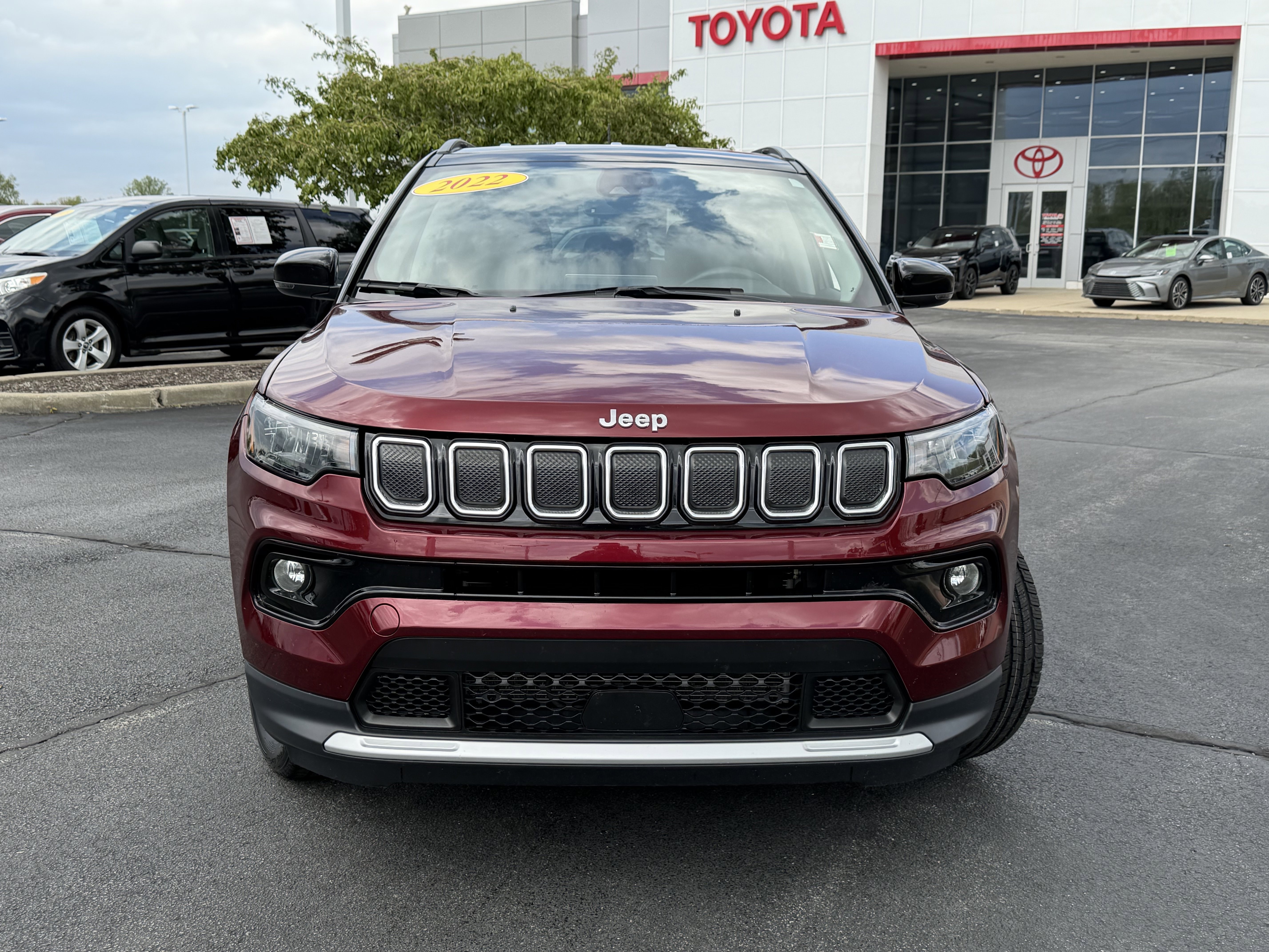 Used 2022 Jeep Compass Limited AWD/4WD image 2