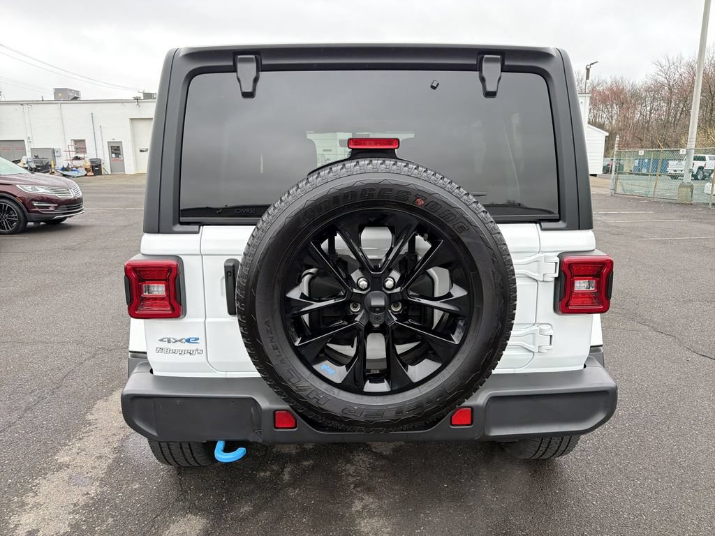 Used 2023 Jeep Wrangler Unlimited Sahara w/ Cold Weather Group AWD/4WD image 6