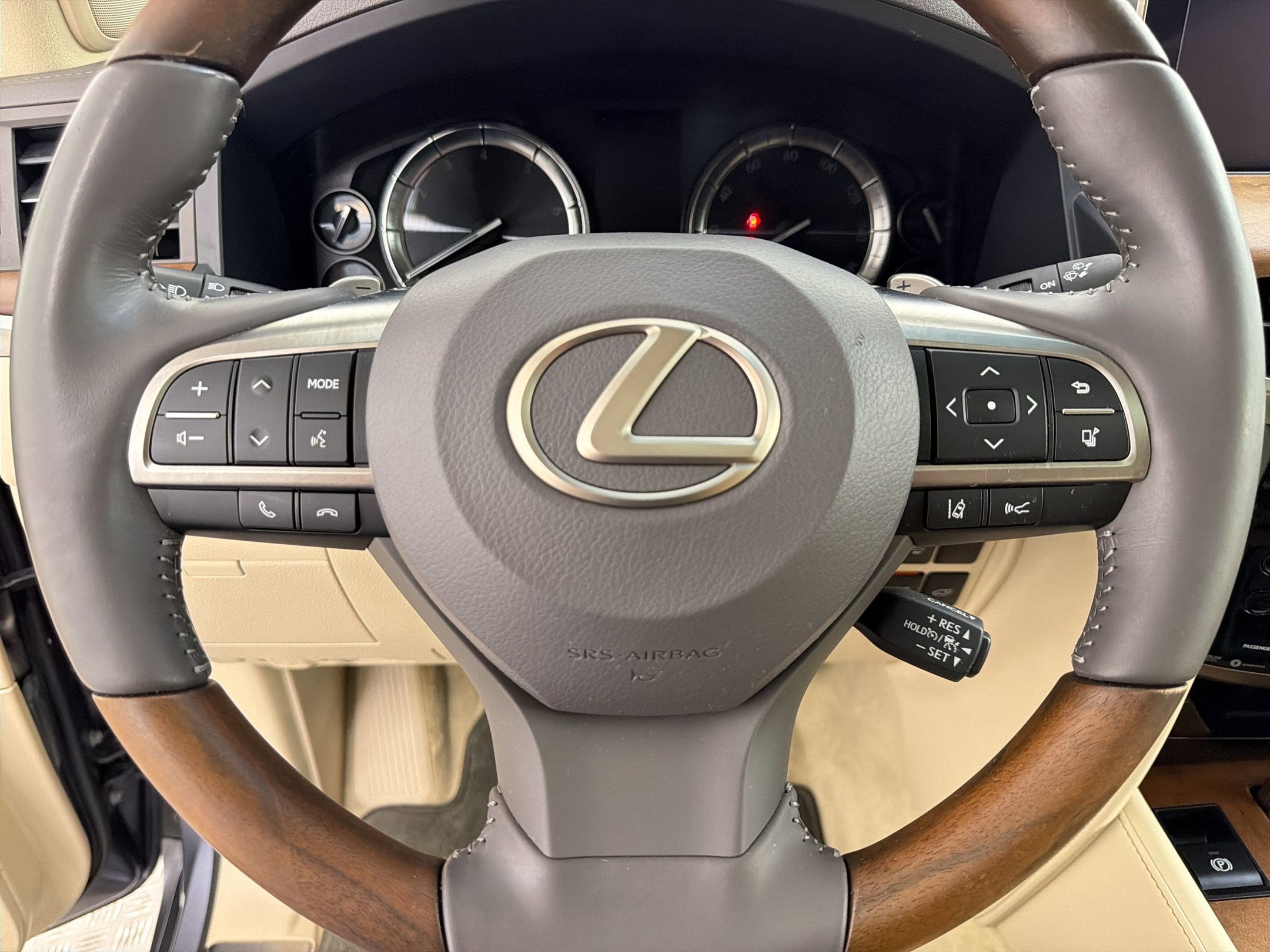 Used 2018 Lexus LX 570 4WD w/ Luxury Package image 16