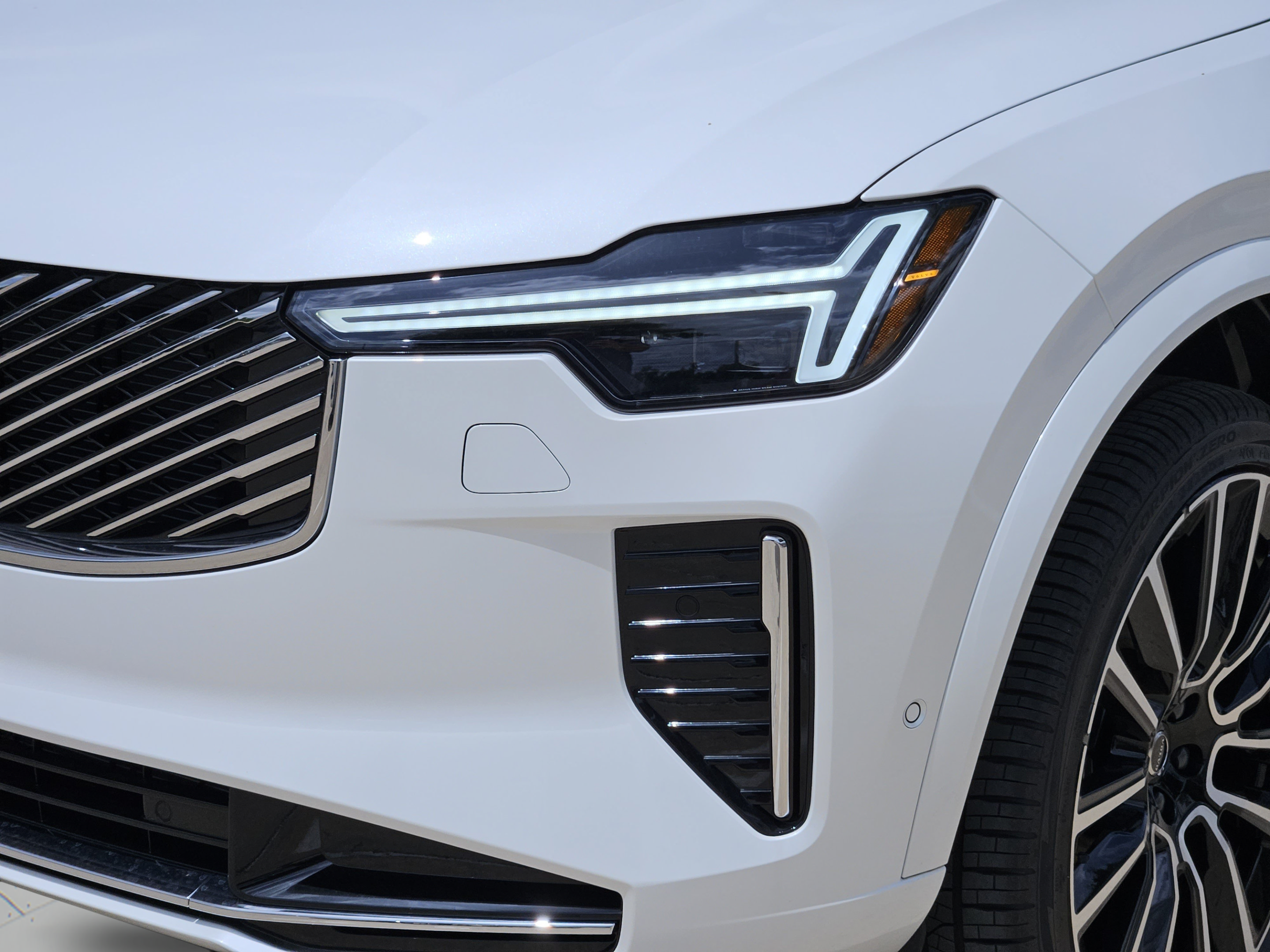 New 2026 Volvo XC90 B6 Plus w/ Protection Package Premier AWD/4WD image 30