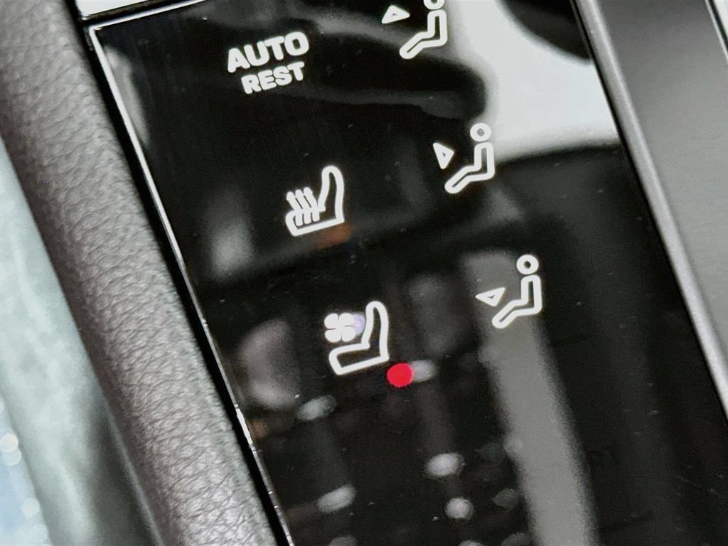 New 2026 Porsche Macan AWD/4WD image 23