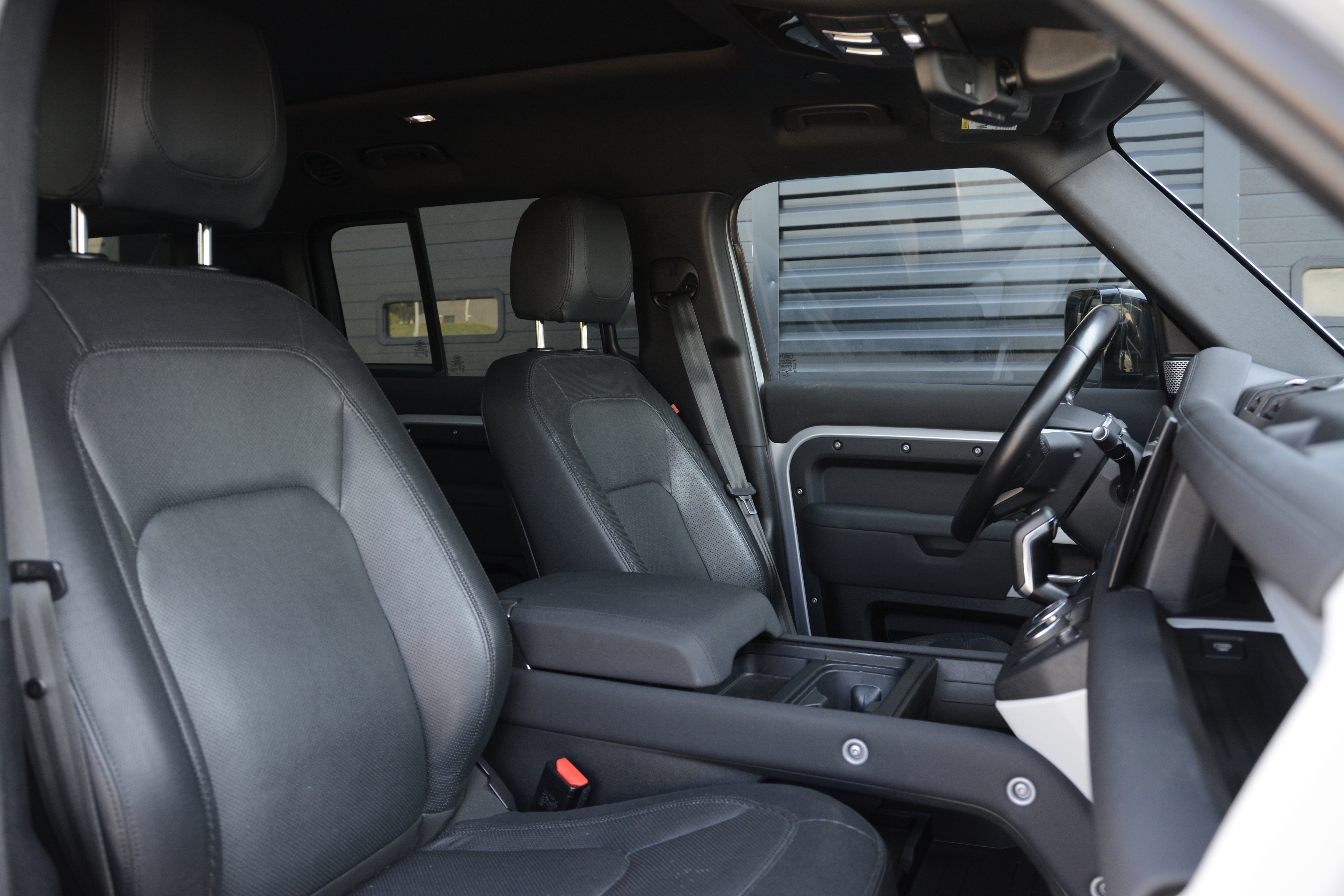 Certified 2023 Land Rover Defender 130 X-Dynamic SE AWD/4WD image 31