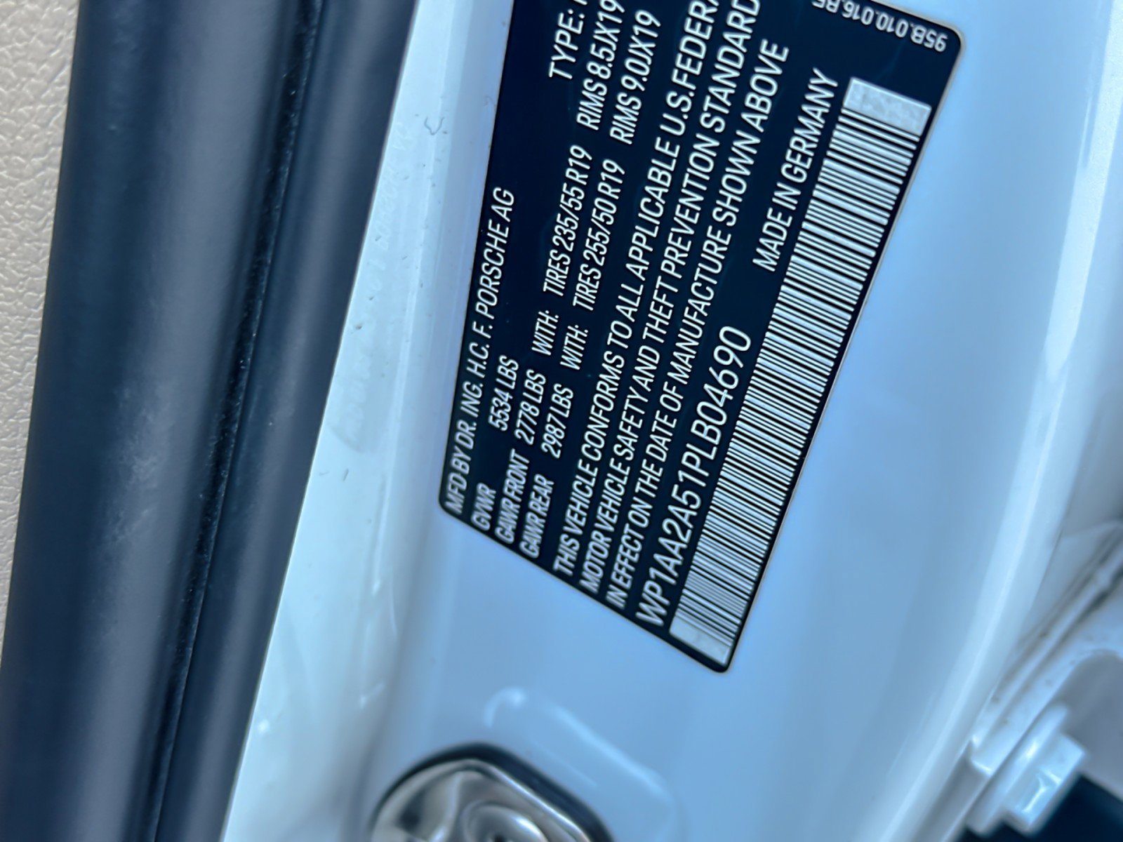 Certified 2023 Porsche Macan image 28