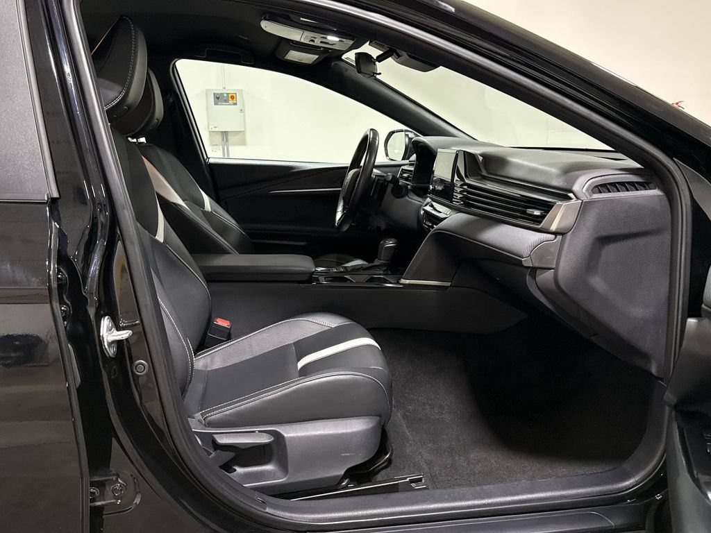 Used 2025 Toyota Camry Hybrid FWD image 21
