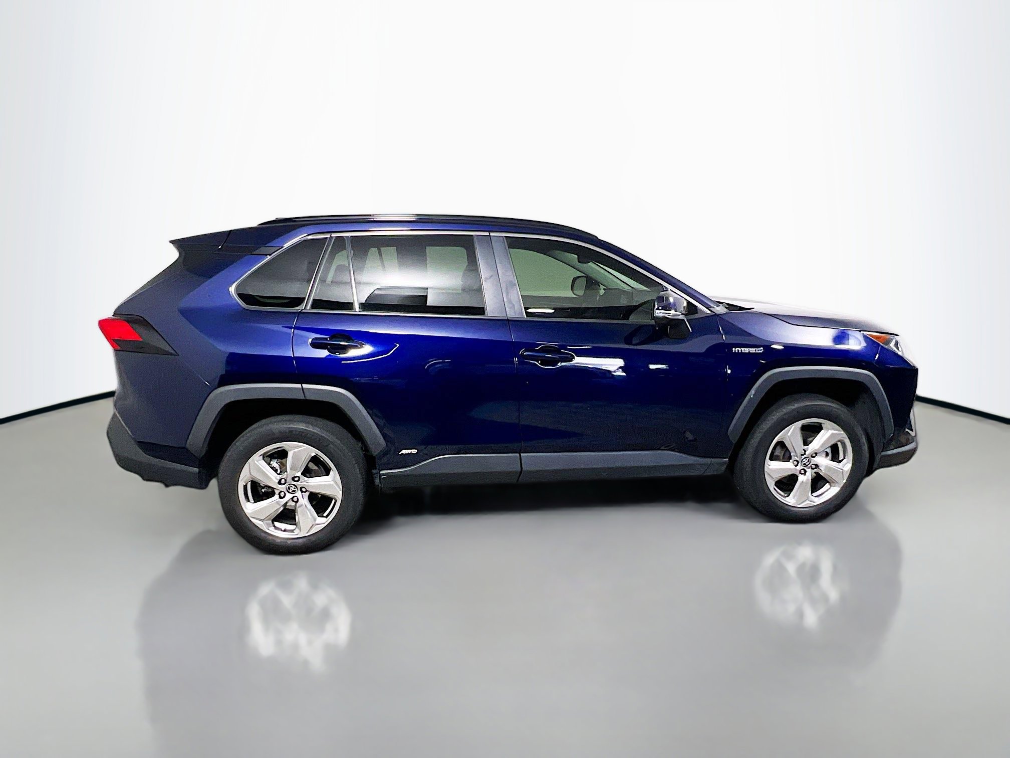 Used 2021 Toyota RAV4 XLE Premium AWD/4WD image 3