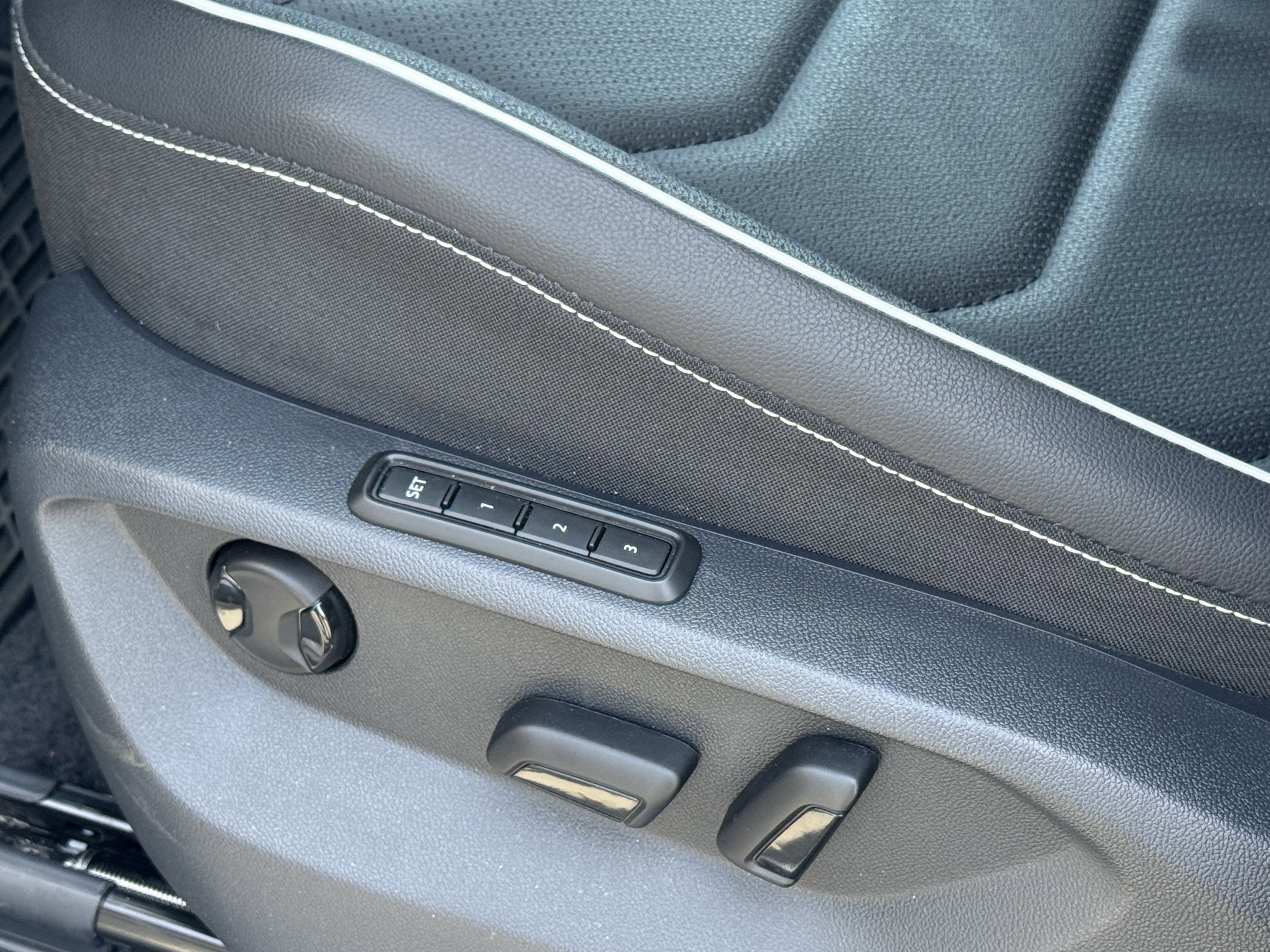 Certified 2024 Volkswagen Tiguan SEL R-Line AWD/4WD image 18