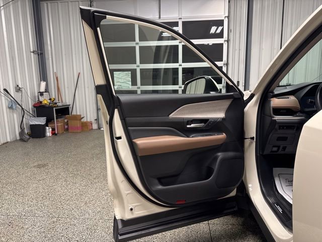 Used 2024 Toyota Grand Highlander Platinum image 7