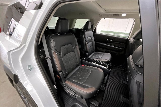 Used 2026 Nissan Pathfinder Platinum AWD/4WD image 19