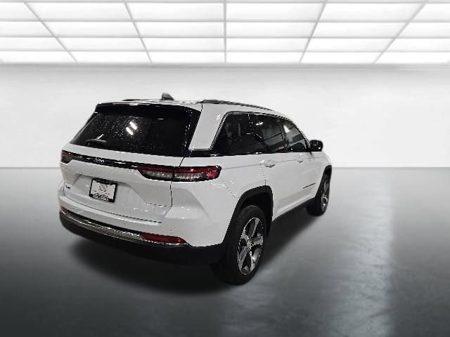 Used 2022 Jeep Grand Cherokee Limited 4xe w/ Luxury Tech Group II AWD/4WD image 5