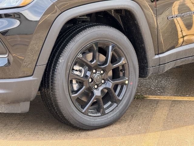 New 2025 Jeep Compass Latitude w/ Sun & Sound Group AWD/4WD image 9