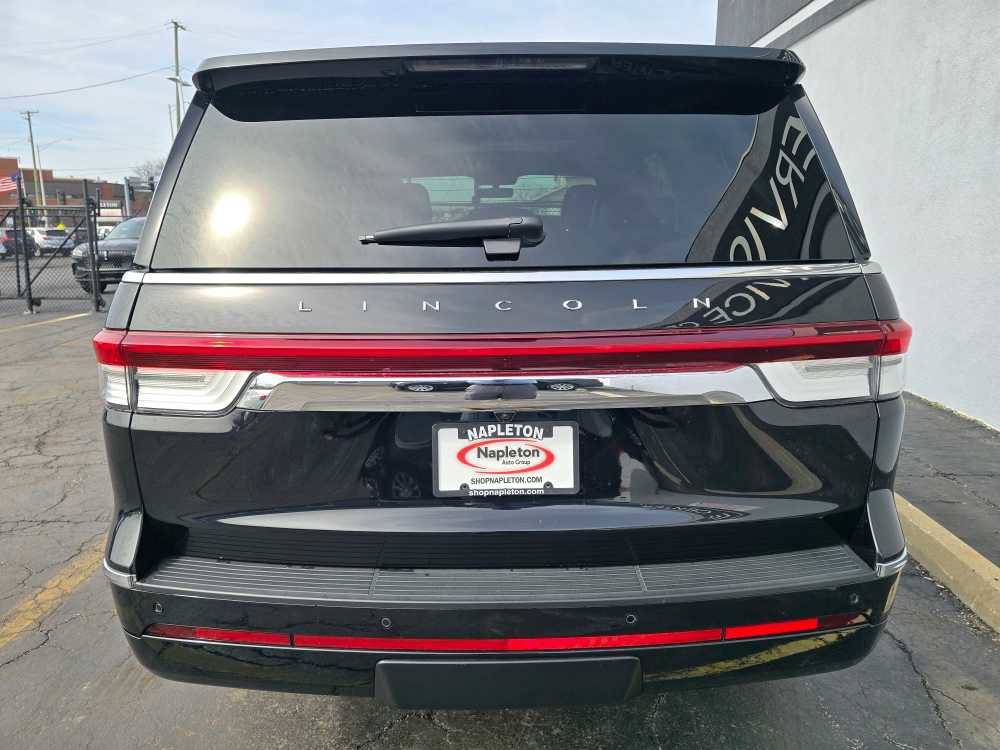 Used 2023 Lincoln Navigator Reserve image 11