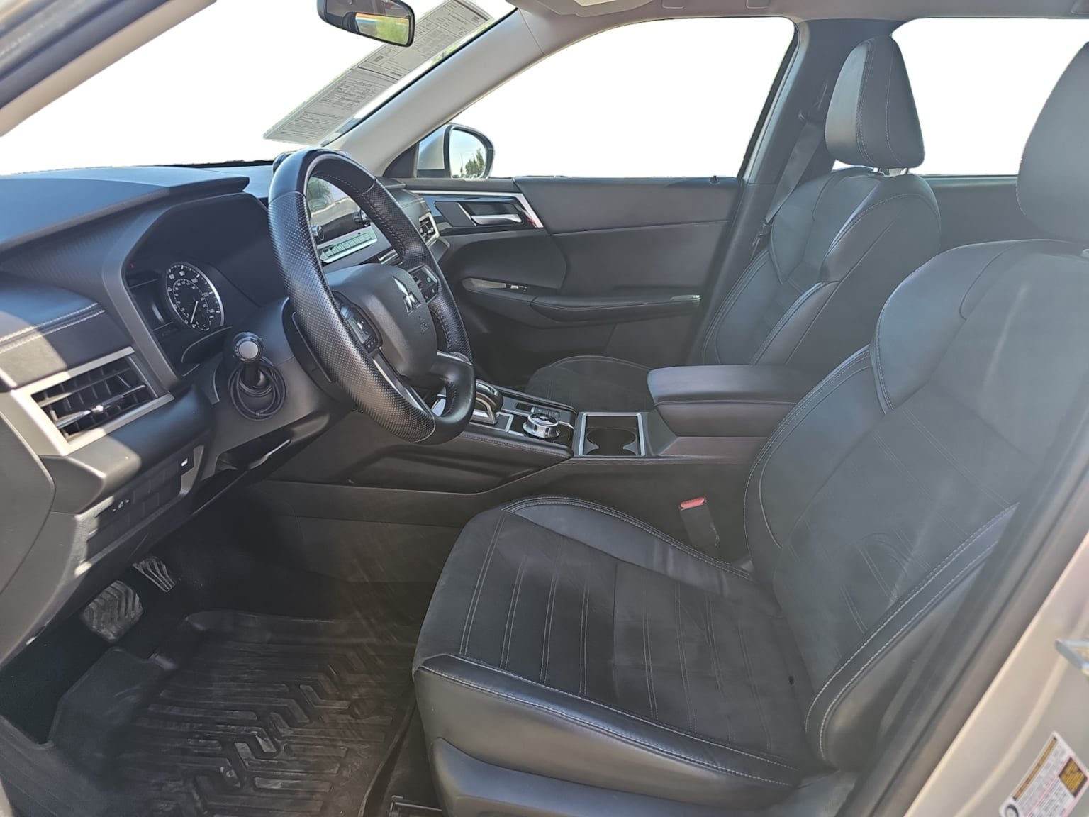 Used 2023 Mitsubishi Outlander SE FWD image 10