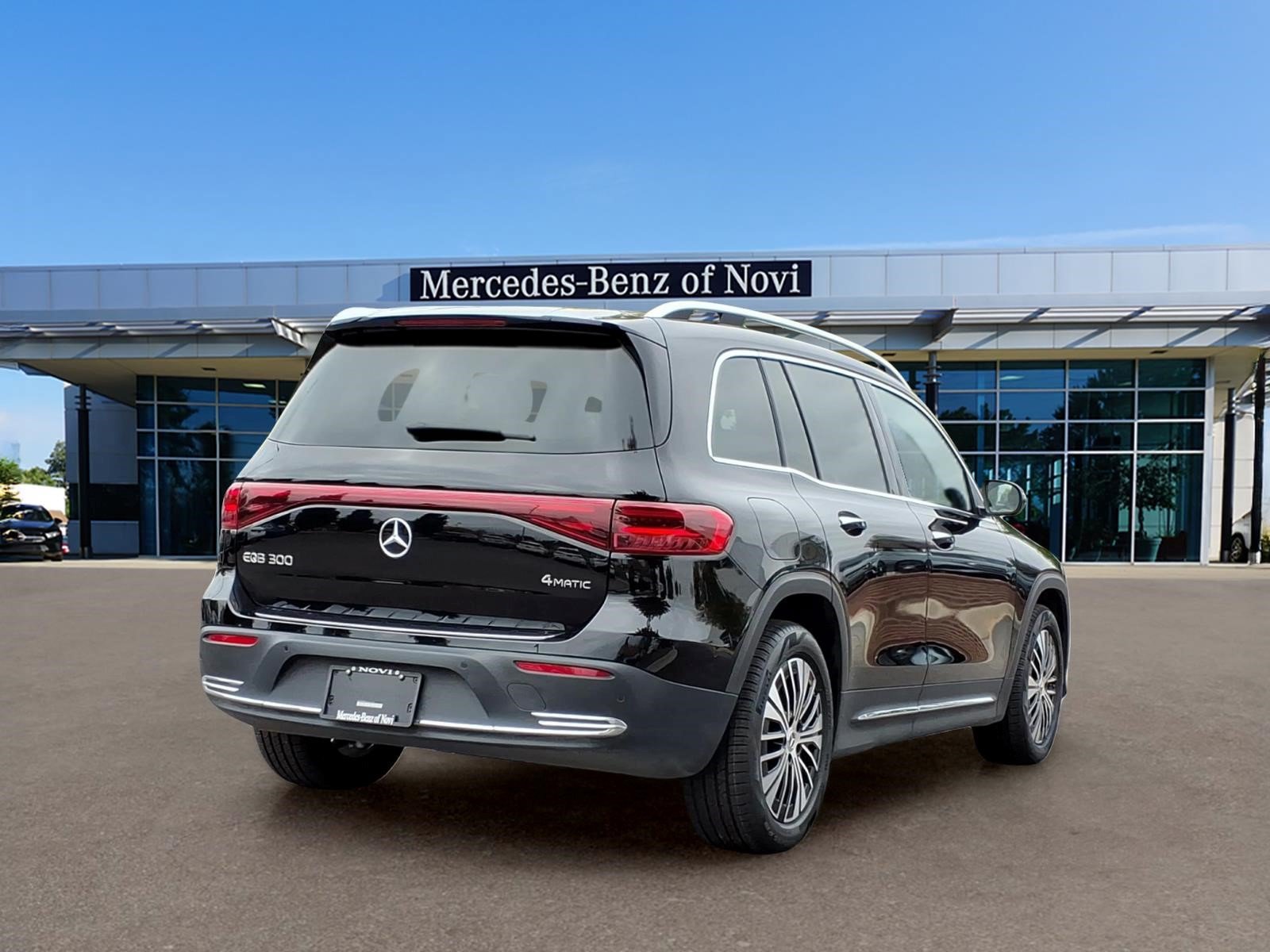 Certified 2025 Mercedes-Benz EQB 300 4MATIC image 5