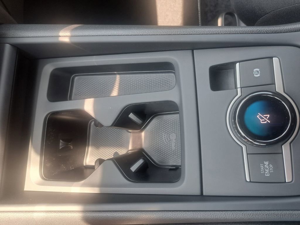 Used 2025 Volkswagen Tiguan S image 17