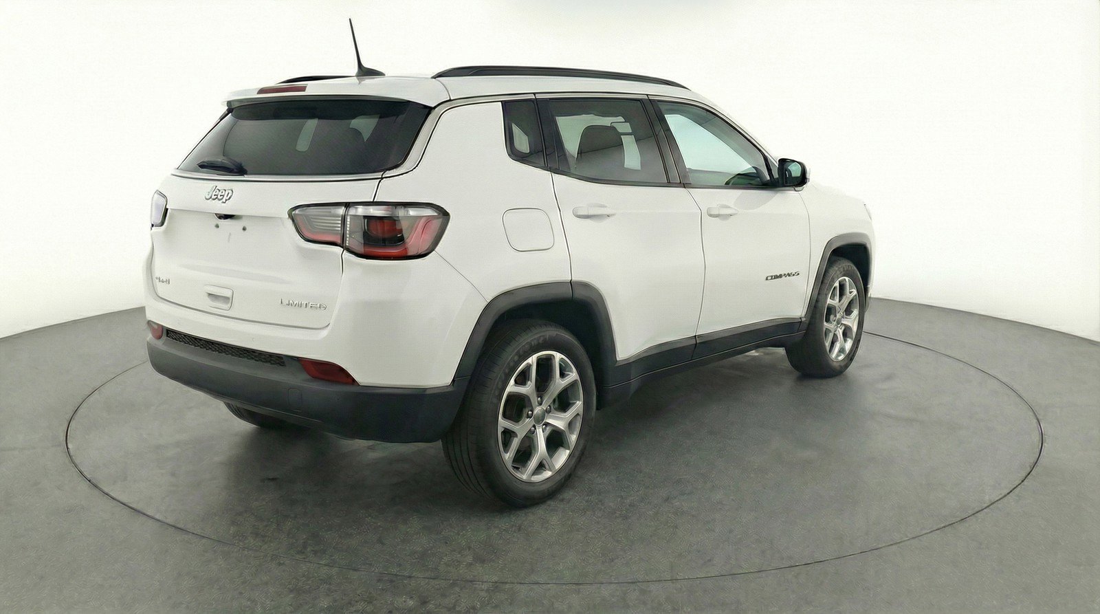 Used 2025 Jeep Compass Latitude AWD/4WD image 9