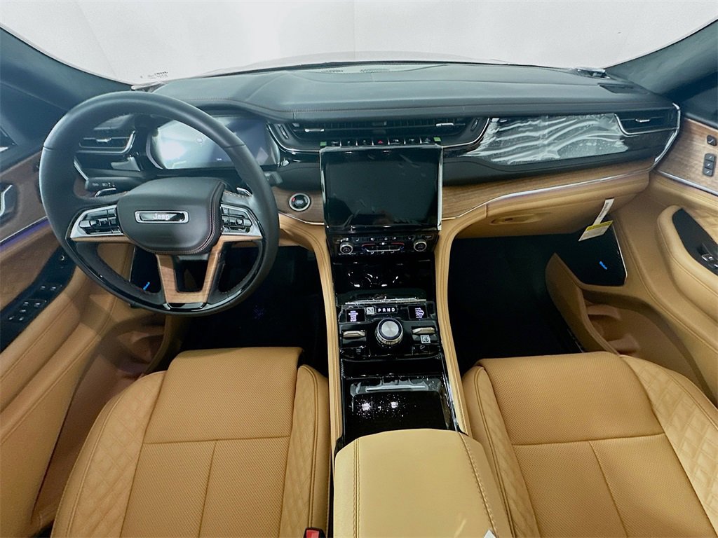 New 2025 Jeep Grand Cherokee Summit image 9