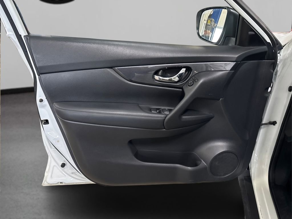 Used 2019 Nissan Rogue SV image 23