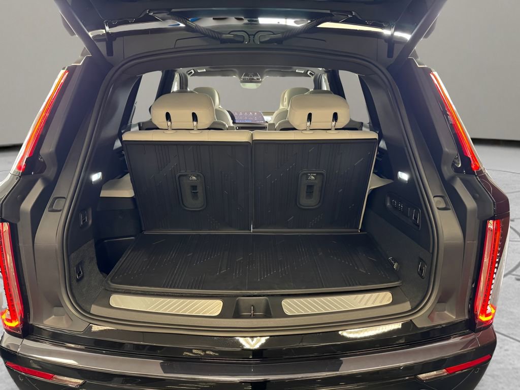 New 2026 Cadillac Vistiq Sport w/ LPO, Floor Liner Package AWD/4WD image 14