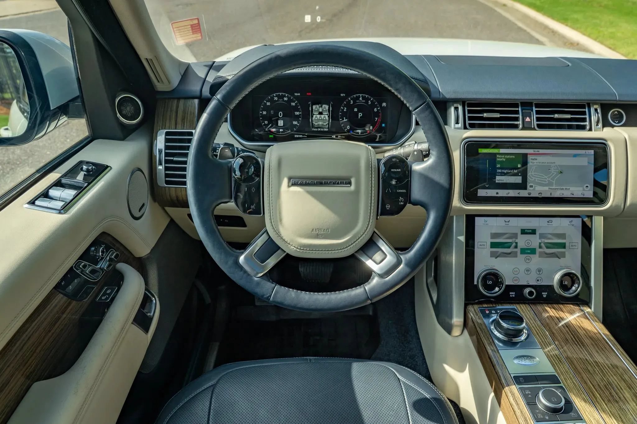 Used 2018 Land Rover Range Rover HSE AWD/4WD image 18
