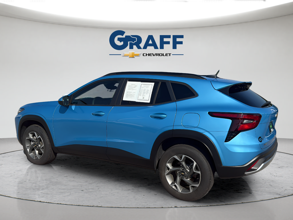 Used 2025 Chevrolet Trax LT w/ Driver Confidence Package FWD image 4