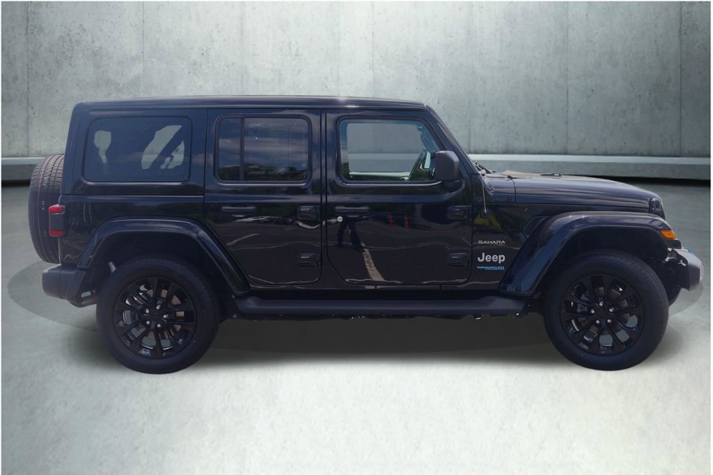 Used 2022 Jeep Wrangler Unlimited Sahara w/ Cold Weather Group AWD/4WD image 8