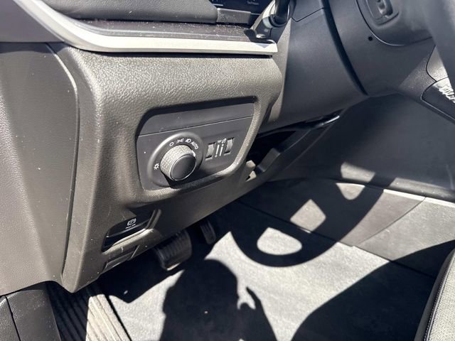 Used 2023 Jeep Grand Cherokee Altitude image 28